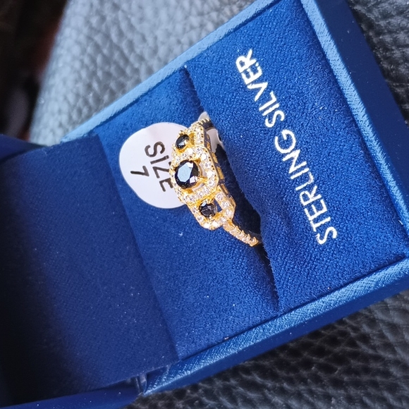 Woman's ring - Picture 3 of 3